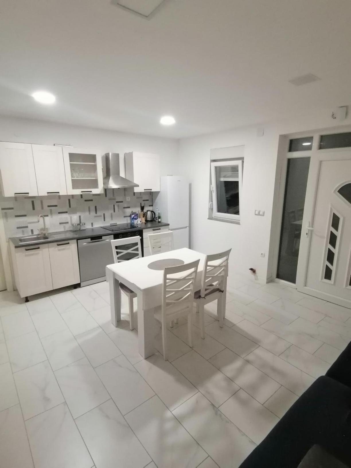 Apartment Ante 1