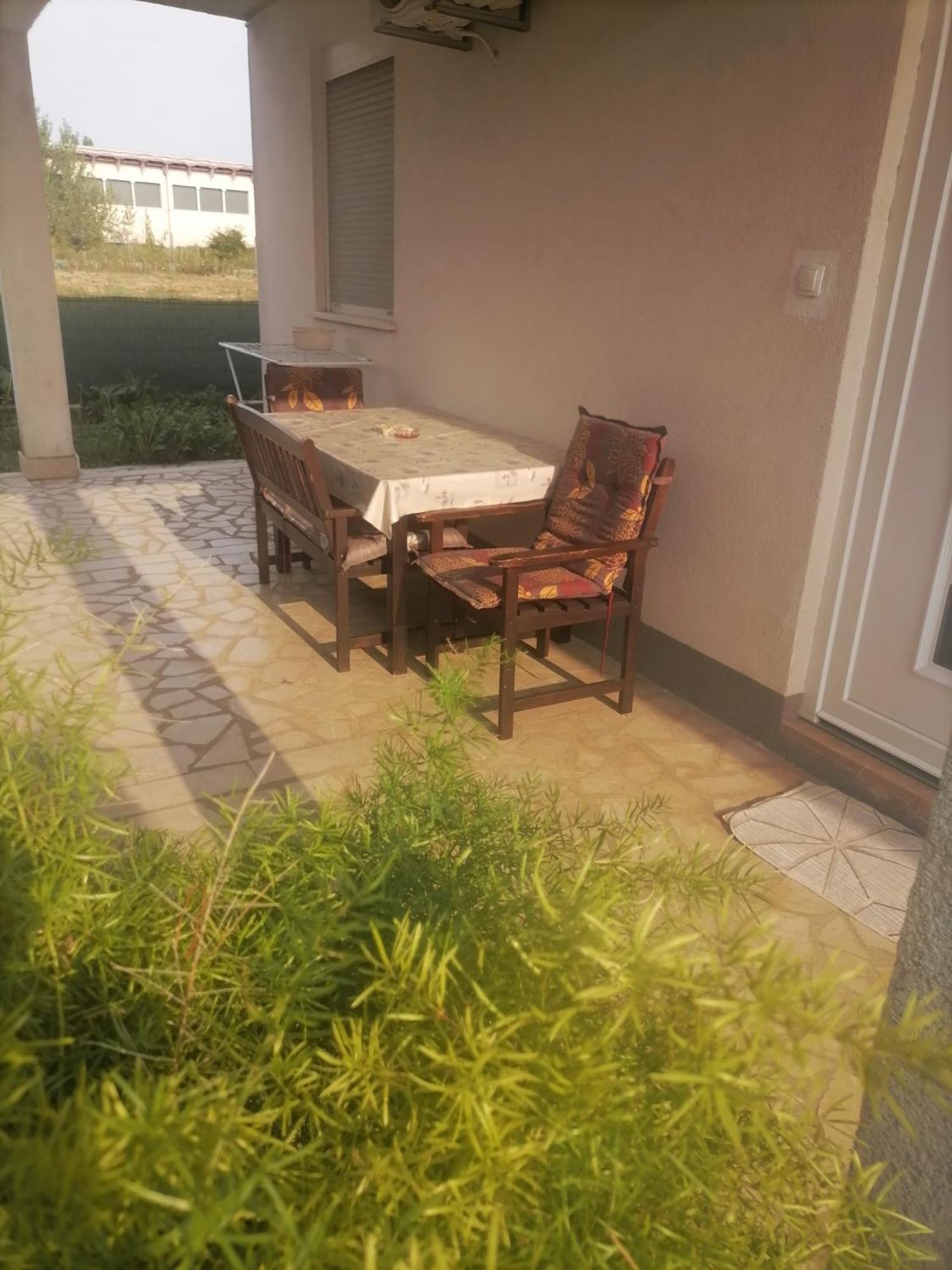 Apartment Ante 1
